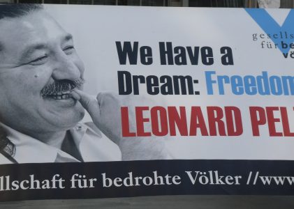 Leonard Peltier – monatliche Mahnwache in Düsseldorf